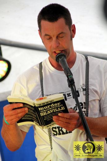 Trevor Clark (UK) - Murder on the train to Skaville 19. This Is Ska Festival - Wasserburg, Rosslau 27. Juni 2015 (10) Lesung.JPG